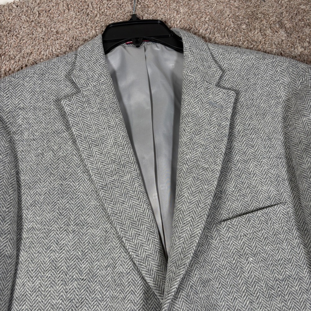 Tommy Hilfiger Mens 48R Grey Herringbone 100% Wool 2-Button Blazer Sport Coat